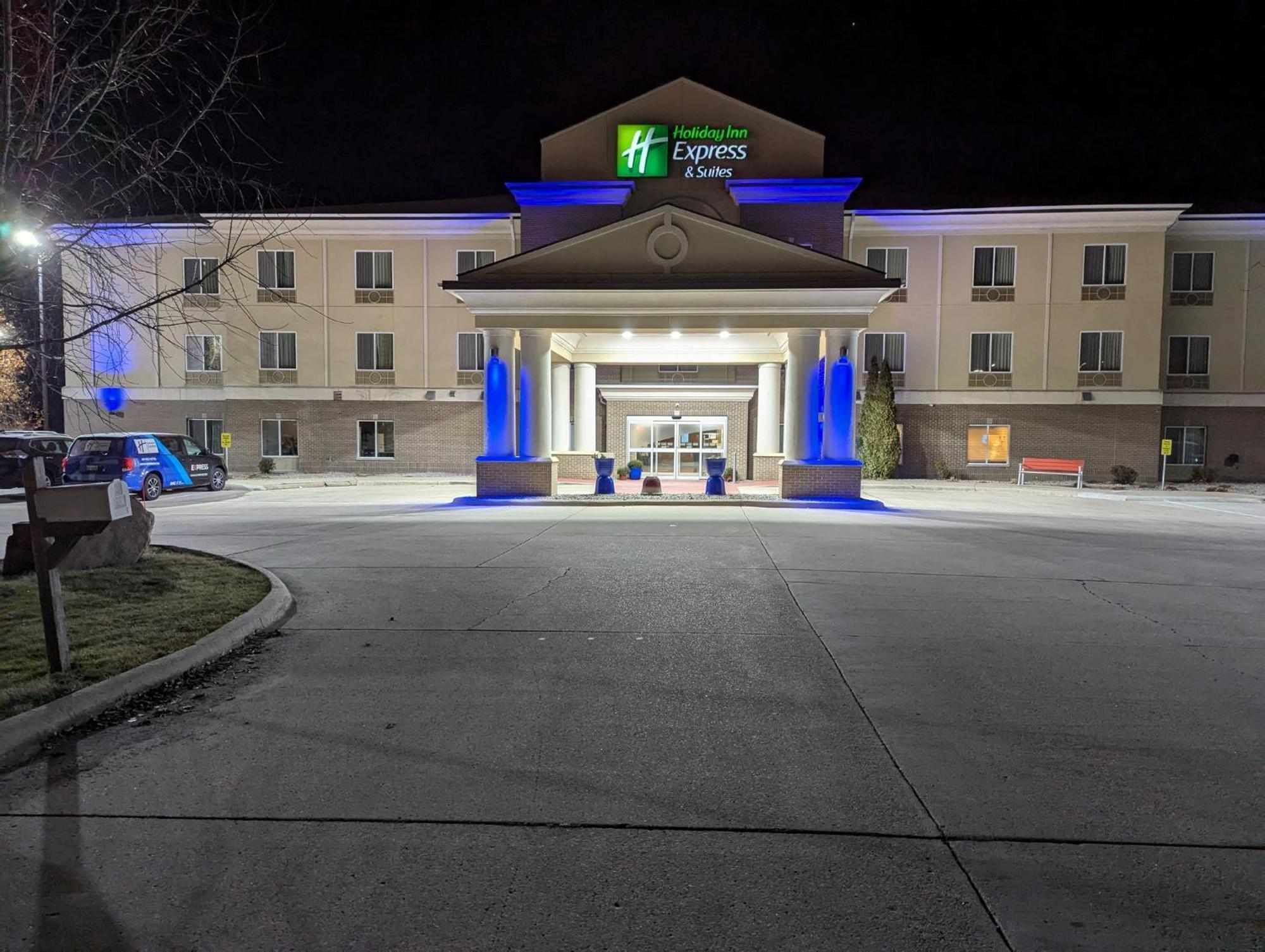 Holiday Inn Express & Suites Northwood By Ihg Silver Lake Exteriér fotografie