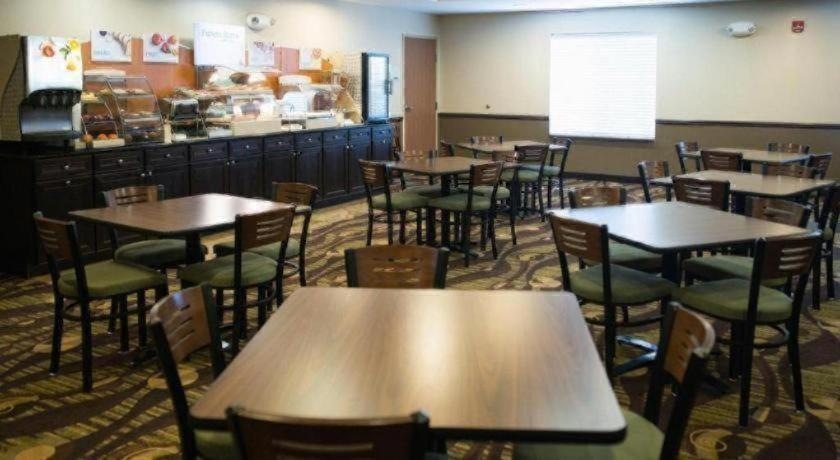 Holiday Inn Express & Suites Northwood By Ihg Silver Lake Exteriér fotografie